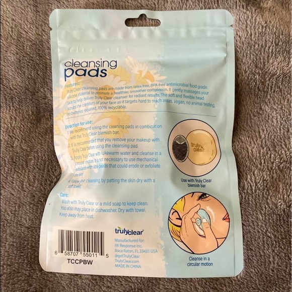 Truly Clear Cleansing Pads - Picture 2 of 3